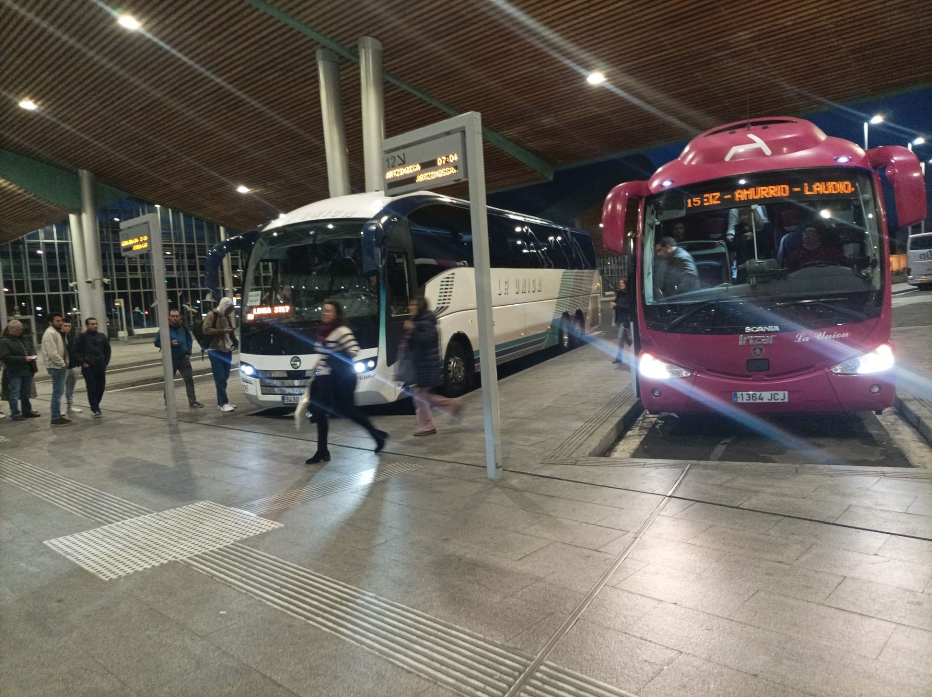 Arrestado por «amenazar y empujar» a varias personas en la estación de autobuses de Vitoria