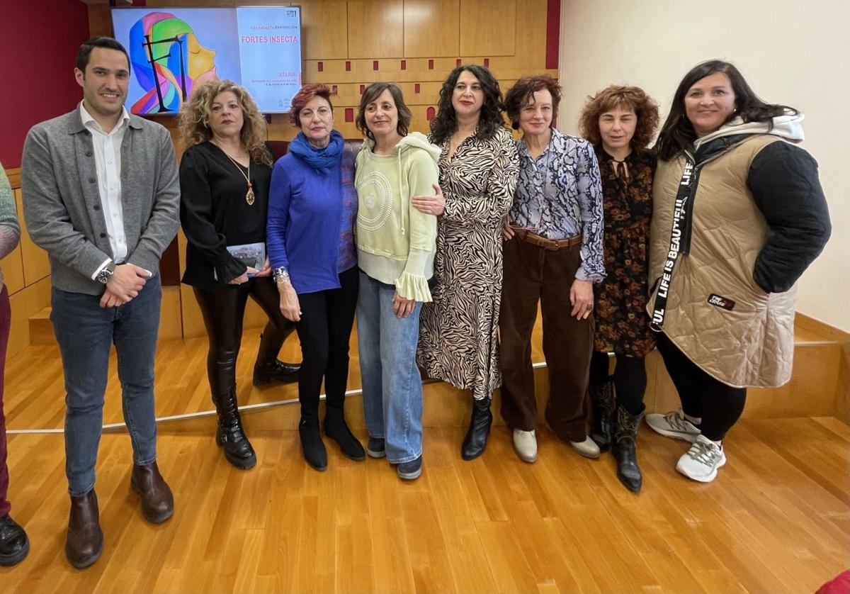 Las artistas que han creado 'Fortes Insenta', junto al concejal Borja Rodríguez