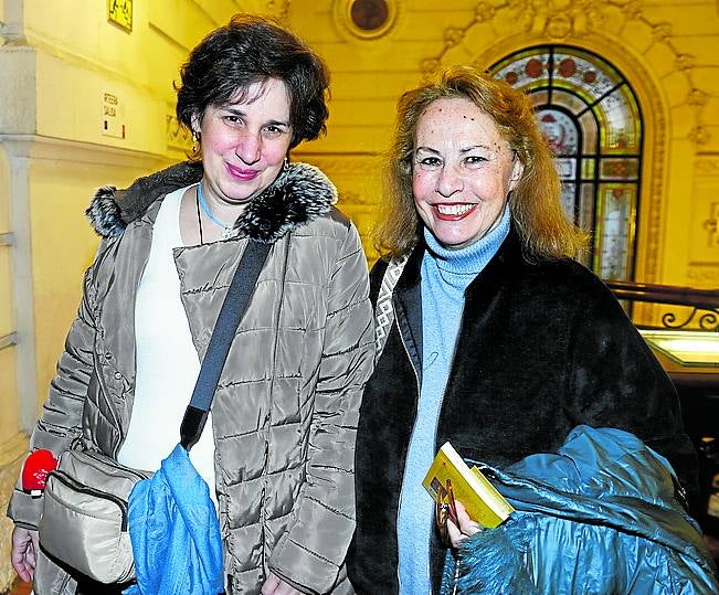 Estíbaliz Sainz de Baranda y Carmen Aguirre Colón. 