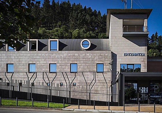 Imagen del exterior de la comisaría de Ondarroa.