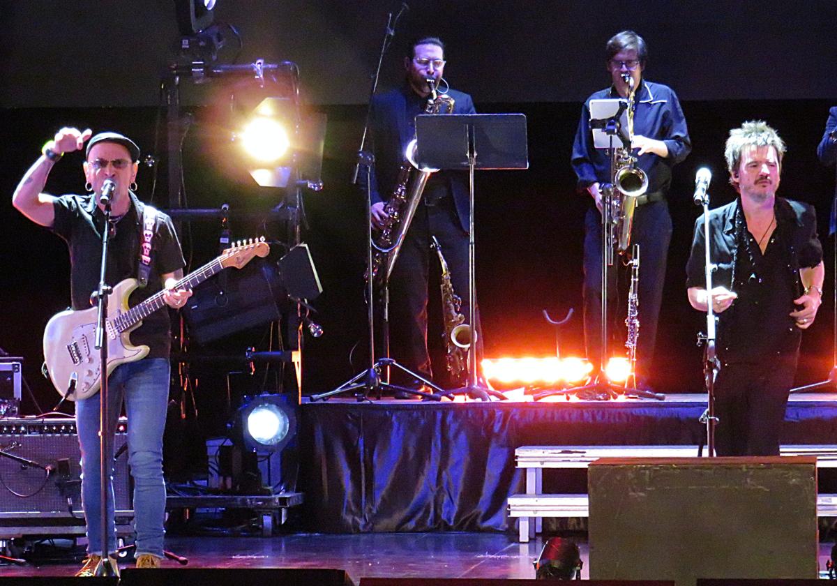 Fito Cabrales, Coque y los vientos en la versión de Sabina
