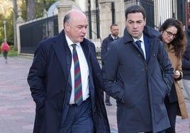 Imanol Pradales, a su llegada al Parlamento.