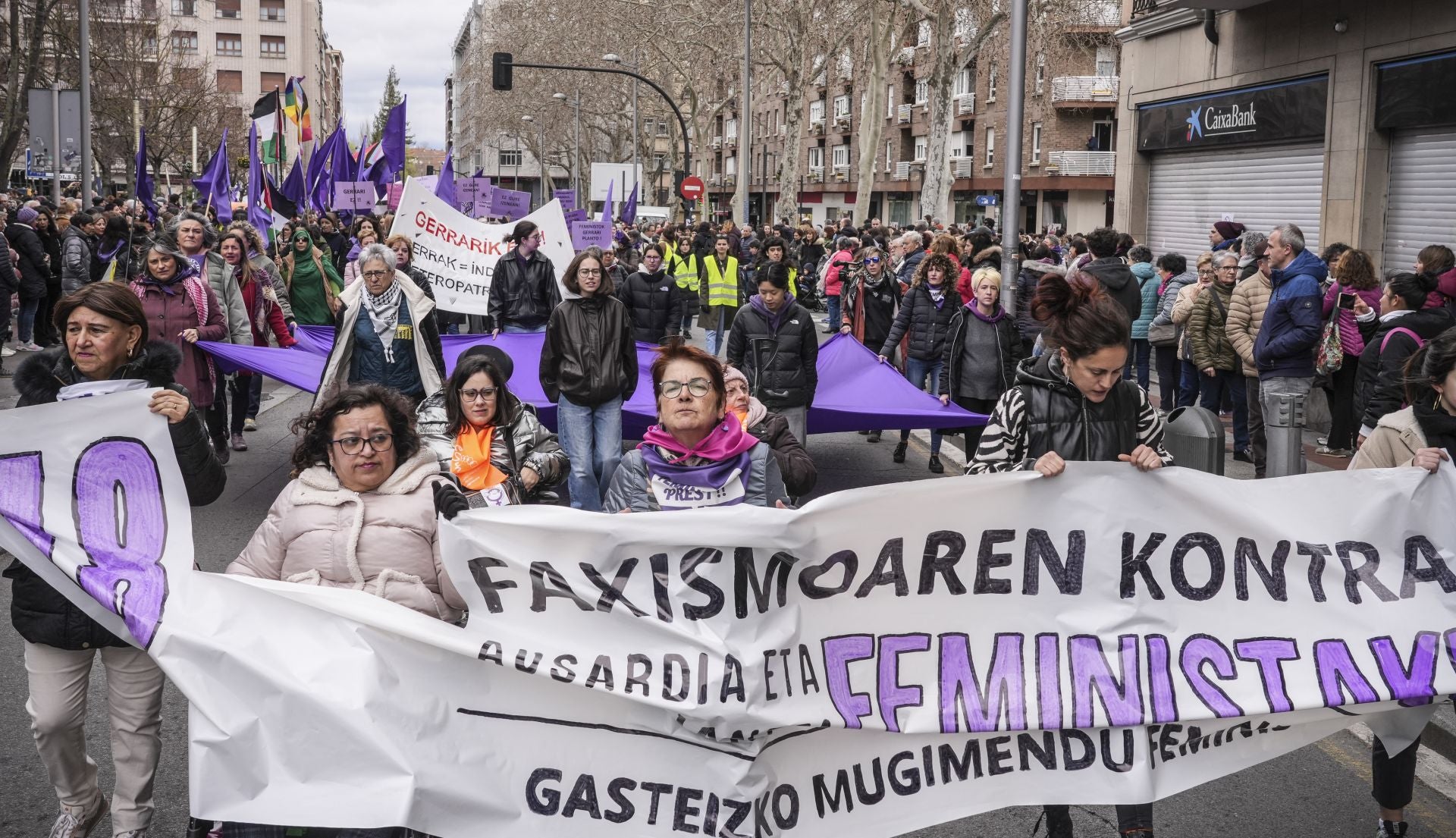 Las mejores fotos de los actos del 8M en Vitoria