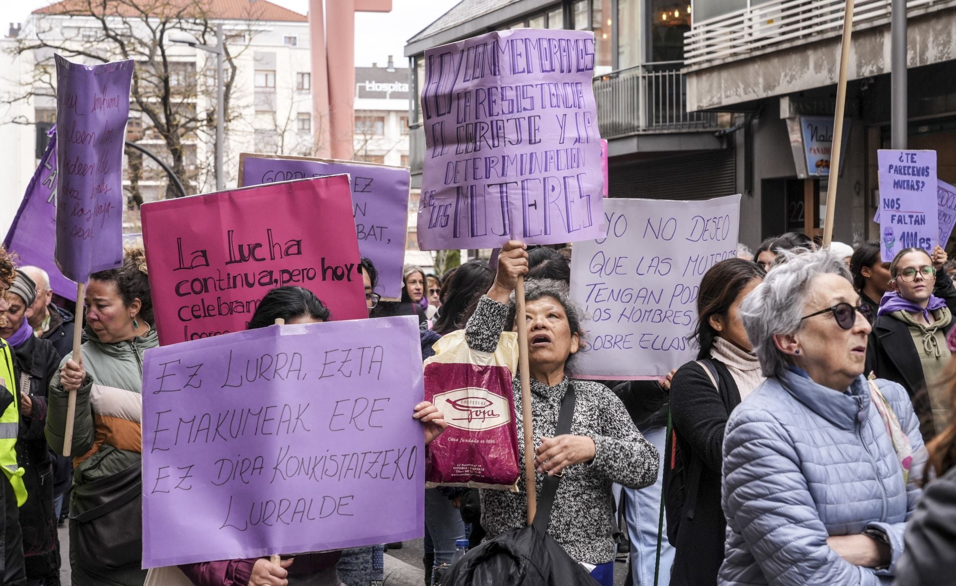 Las mejores fotos de los actos del 8M en Vitoria