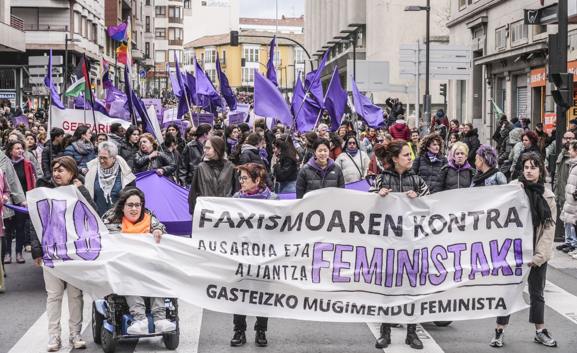 Las mejores fotos de los actos del 8M en Vitoria