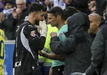 El audio del VAR en la expulsión de Sivera: «Cuando va a levantar la mano ve que viene el balón y la vuelve a bajar»