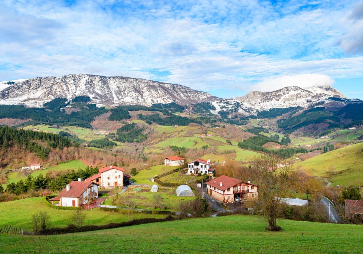 El valle vasco que parece una postal suiza y encandila a sus visitantes