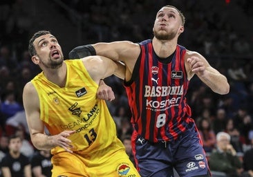 El Baskonia mitiga su falta de ensamblaje con fortaleza física