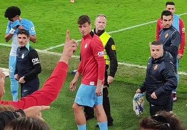 Tensión entre el banquillo del Mallorca y el público: «¡Graba ahora!»