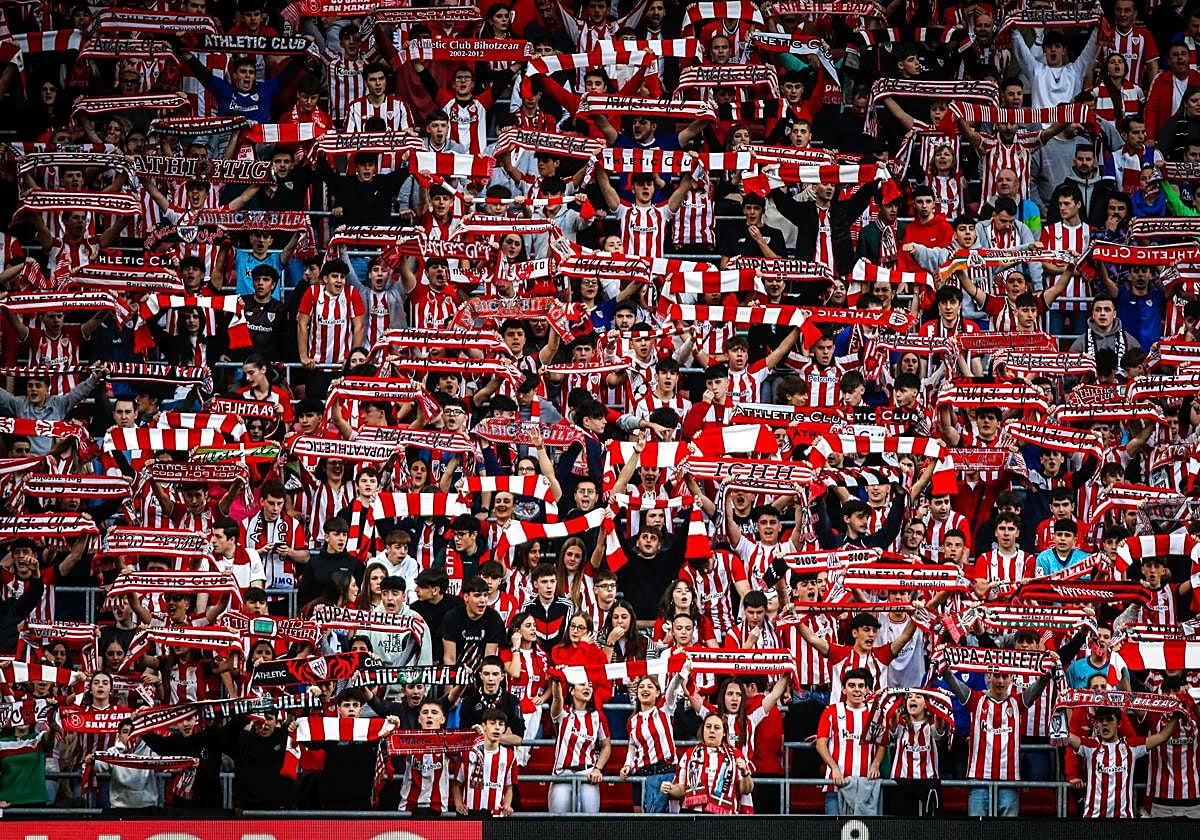 Cánticos de «Uriarte kanpora» de un sector de la grada de animación y el resto de San Mamés les silba