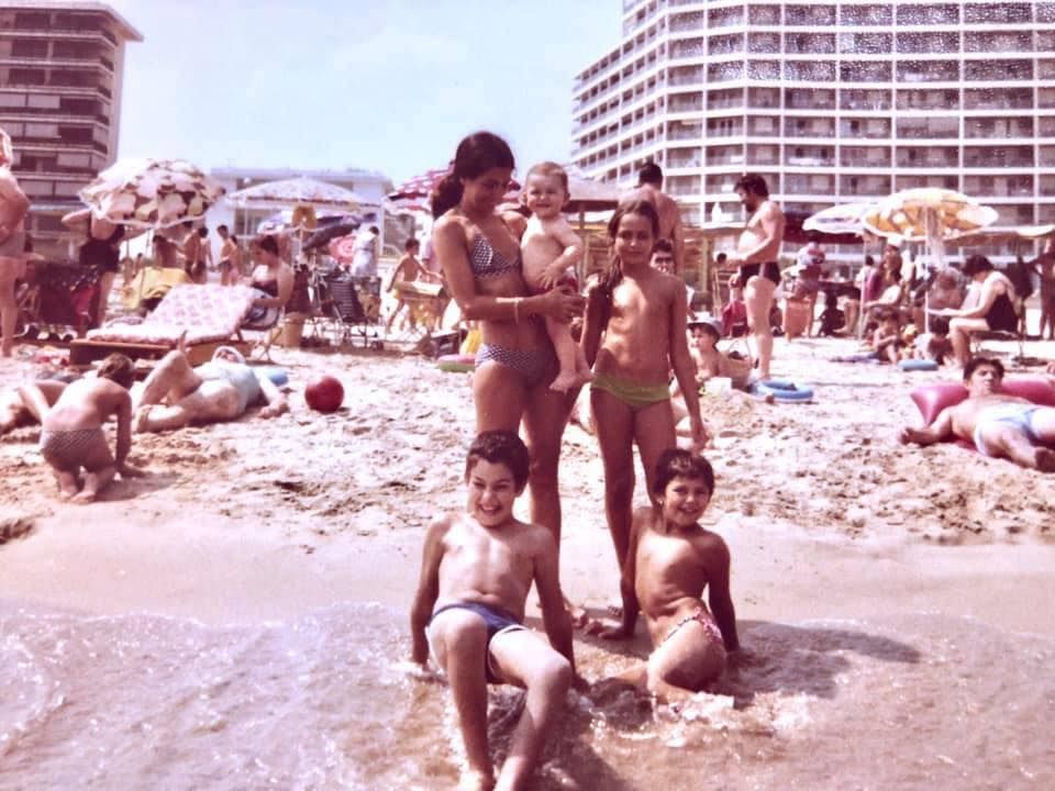 'Yo fui a EGB' recupera su página de Facebook tras ser cerrada por una foto de balines y dos de vacaciones veraniegas