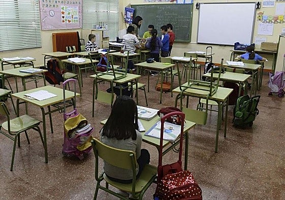 Imagen de archivo de un aula en un colegio público.