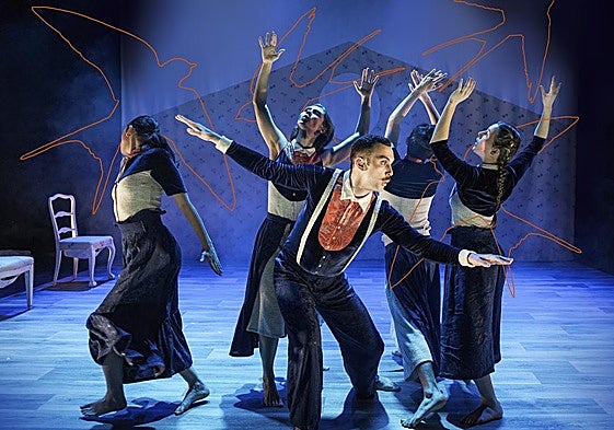 Escena del montaje de 'Cinco golondrinas'.