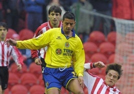 Javi Gonzalez , Roberto Martinez 'Tiko' , Guayre y Carlos Gurpegui durante un partido de futbol contra el Villarreal en San Mames.