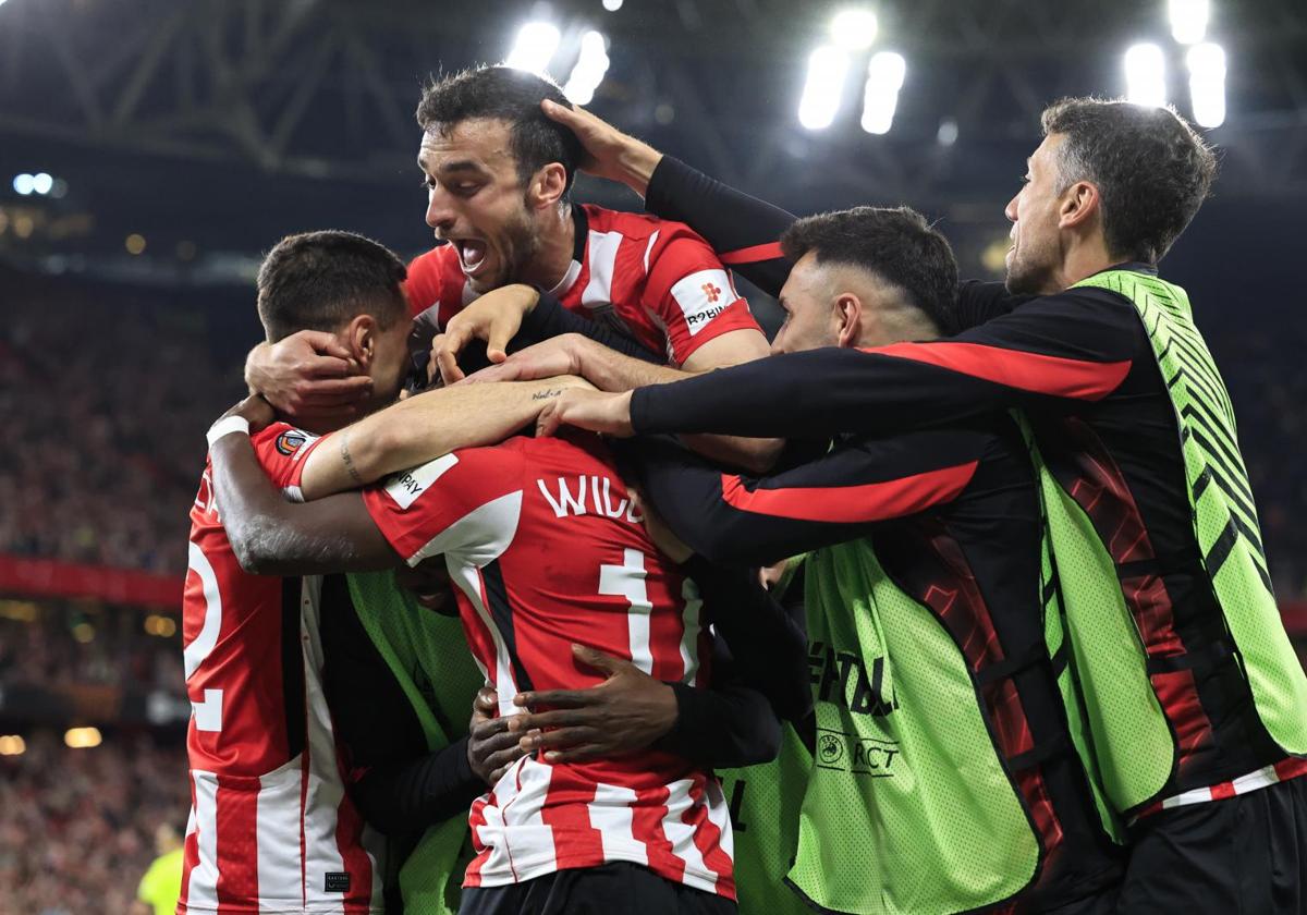 Los jugadores celebran uno de los dos goles ante el Rangers.