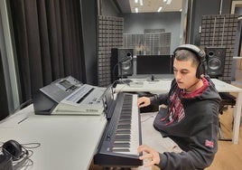 El grado en Producción de Música y Sonido para la Industria del Entretenimiento cuenta con la tecnología más avanzada y tres boxes adaptados a cada curso.