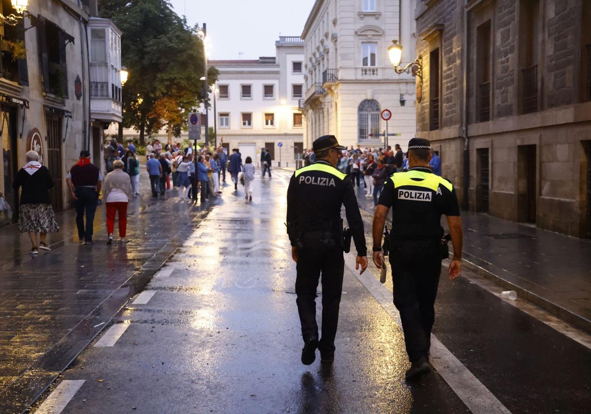 «Me giré y sólo recuerdo estar en el suelo lleno de sangre», dice otra víctima del portero acusado de matar a un joven en Vitoria