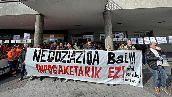 Trabajadores del Ayuntamiento de Basauri denuncian que hay 51 vacantes sin cubrir