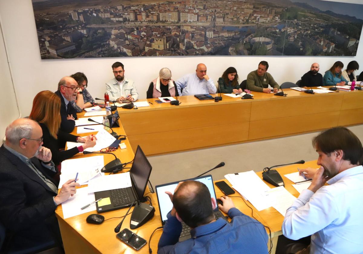 La oposición reprocha que se hayan invertido en Miranda sólo 3 de cada 10 euros presupuestados en 2024