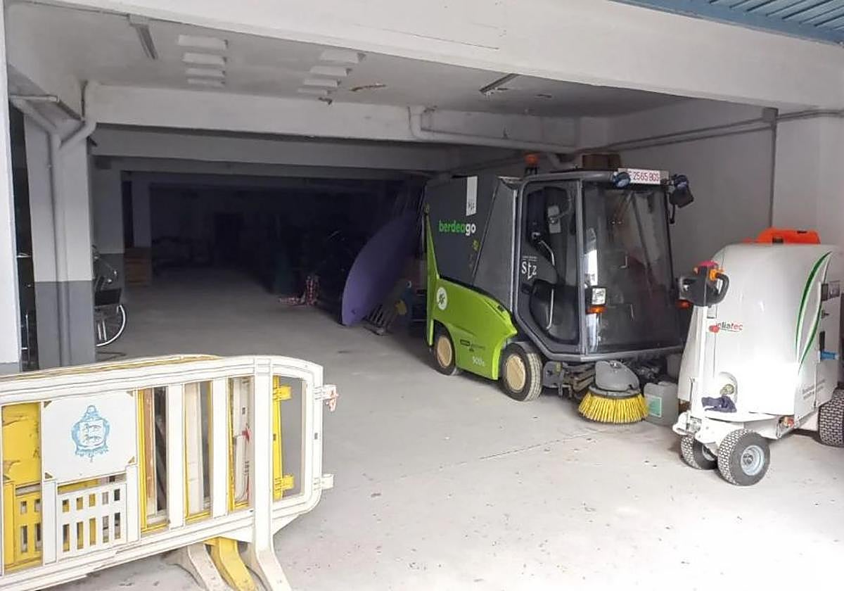 La barredora eléctrica lleva «4 años sin uso» en un almacén, según denuncia EH Bildu.