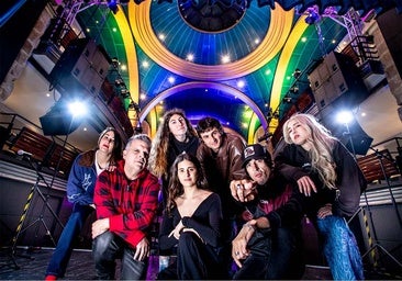 En la iglesia del rock. En primer plano, de izquierda a derecha, Rafa Rueda, Izaro y Pela. Detrás, Isa Fernández Reviriego, Ane Barcena, Unai Madariaga e Iratxe Aguilera.