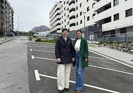 La concejala de Urbanismo, Sara Oceja (PNV) y la alcaldesa jeltzale, Mireia Elkoroiribe, inauguraron esta zona.