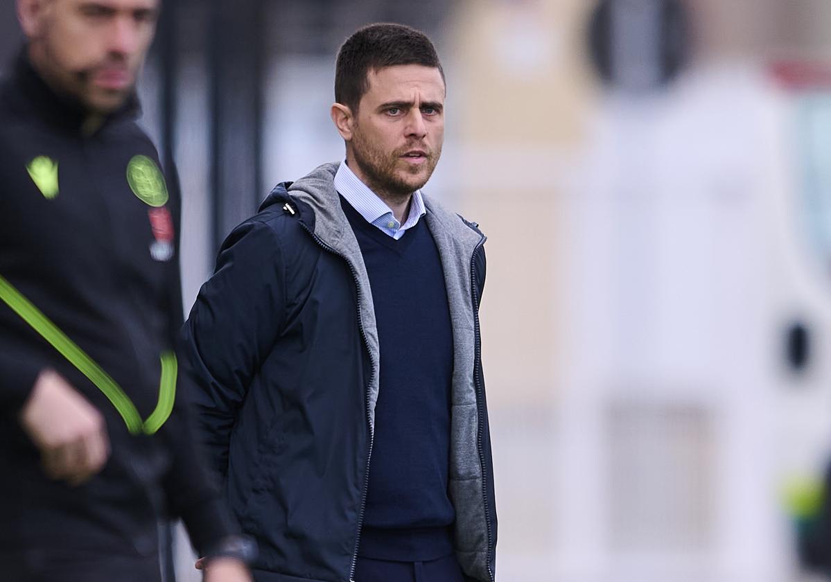 El entrenador del Mirandés, en el último choque disputado en Elda.