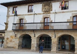 Fachada del Ayuntamiento de Zuia.