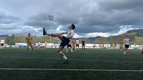 Un trallazo de Larrauri aleja al Gernika del descenso