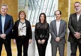 Javier Garcinuño, director de Bilbao Ekintza; Carmen Manrique, directora de Negocio de EL CORREO; Susana Andrés, directora comercial de Laboral Kutxa; Joseba Mariezkurrena, director de Emprendimiento y Competitividad Empresarial de la Diputación y Antonio Barrena, director de Eventos y Patrocinios de este medio.