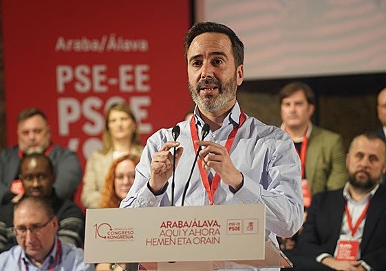 Javier Hurtado, durante su intervención este sábado para cerrar el congreso del PSE de Álava.