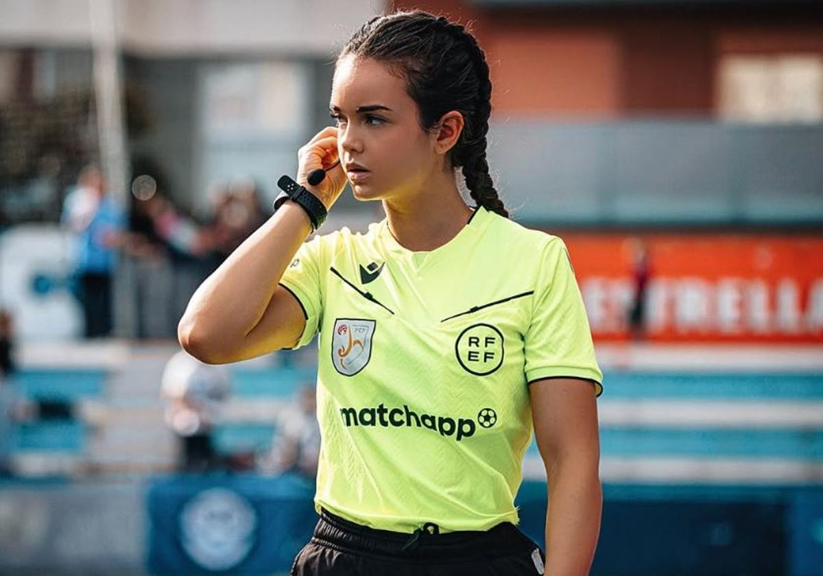 Una árbitra de fútbol cuenta los mensajes que recibe tras los partidos