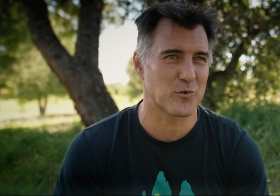 Muere el alpinista Carlos Suárez mientras hacía de especialista en una película sobre su vida al no abrírsele su paracaídas