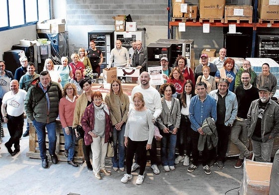 Alcaldes, alcaldesas, artistas y las personas colaboradoras con la campaña se reunieron en Urkotronik.