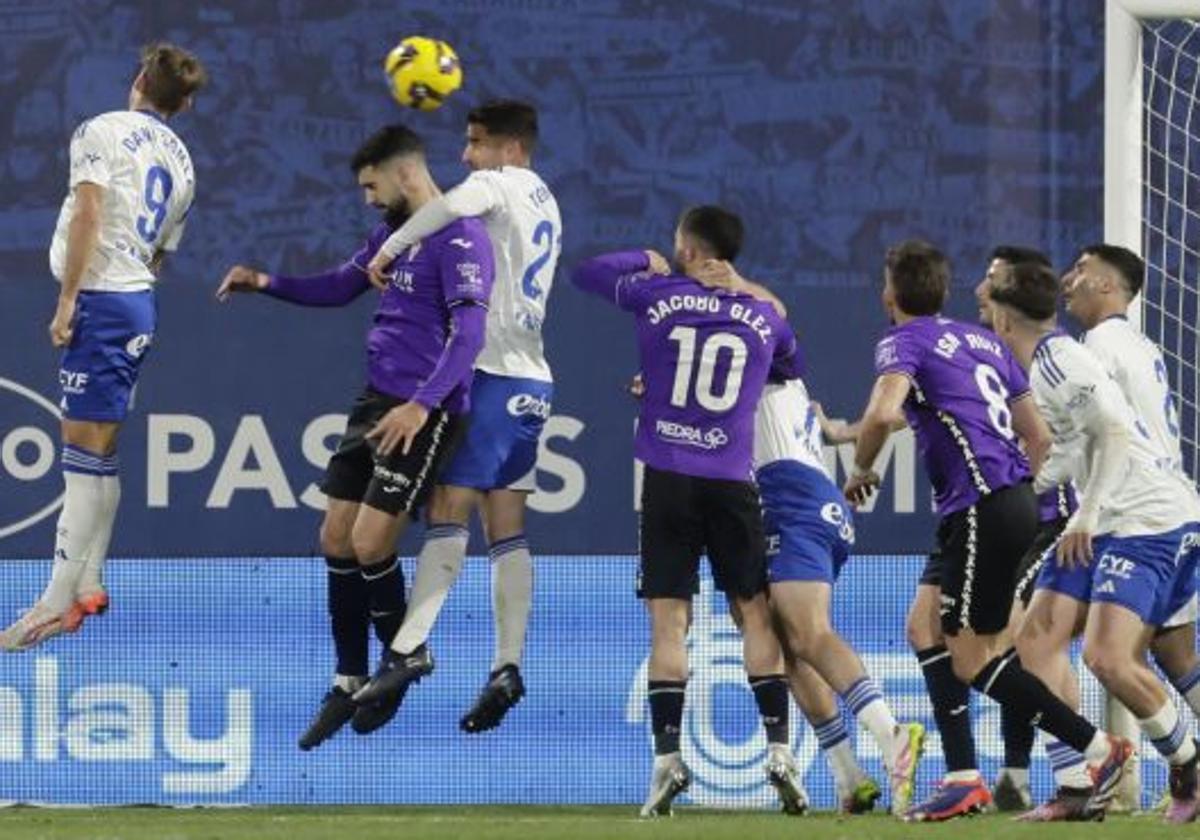 El Zaragoza aguarda al Mirandés en el momento más crítico de su historia con un punto sobre el descenso