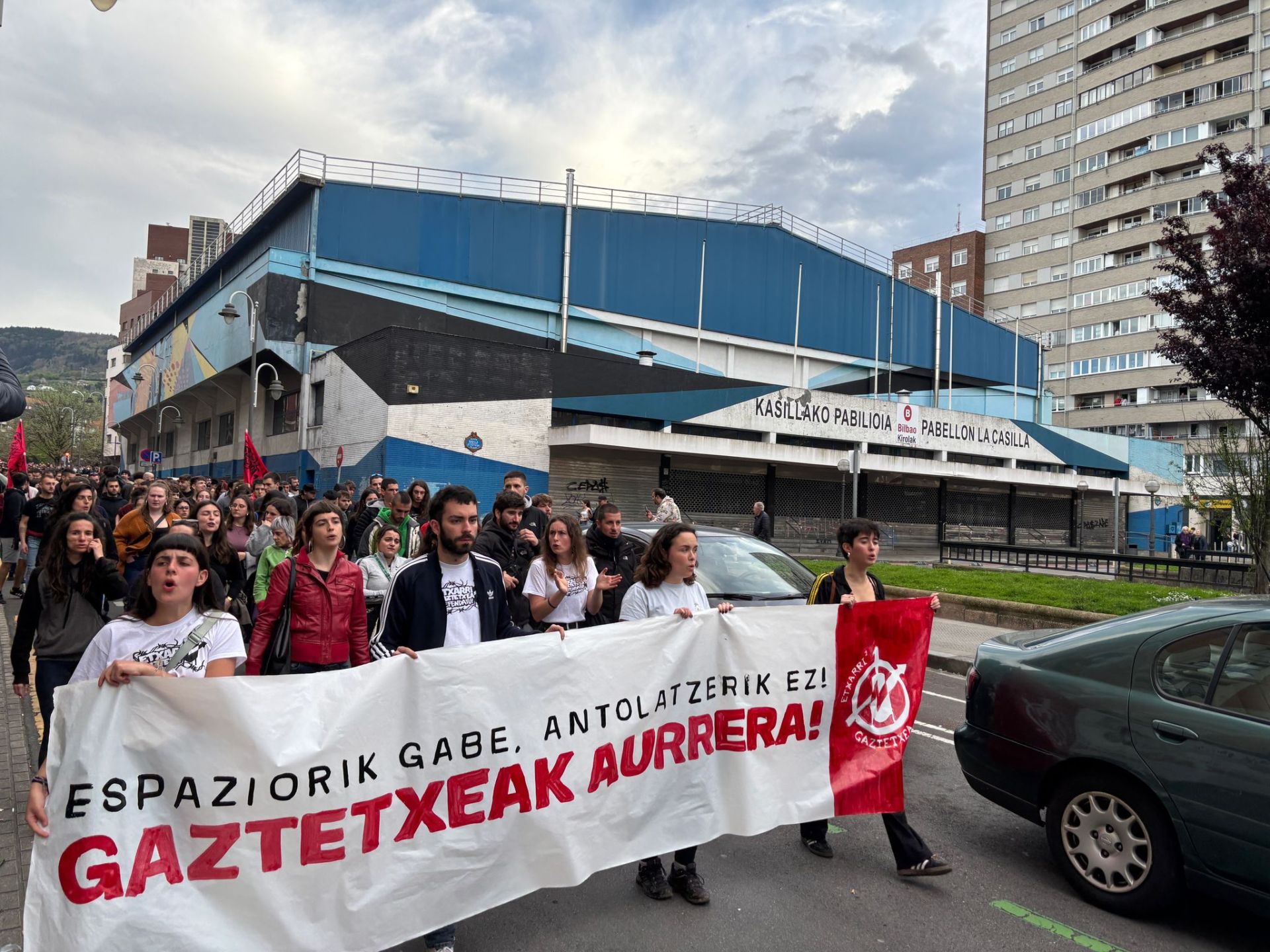 La manifestación contra el desalojo del gaztetxe de Rekalde, en imágenes