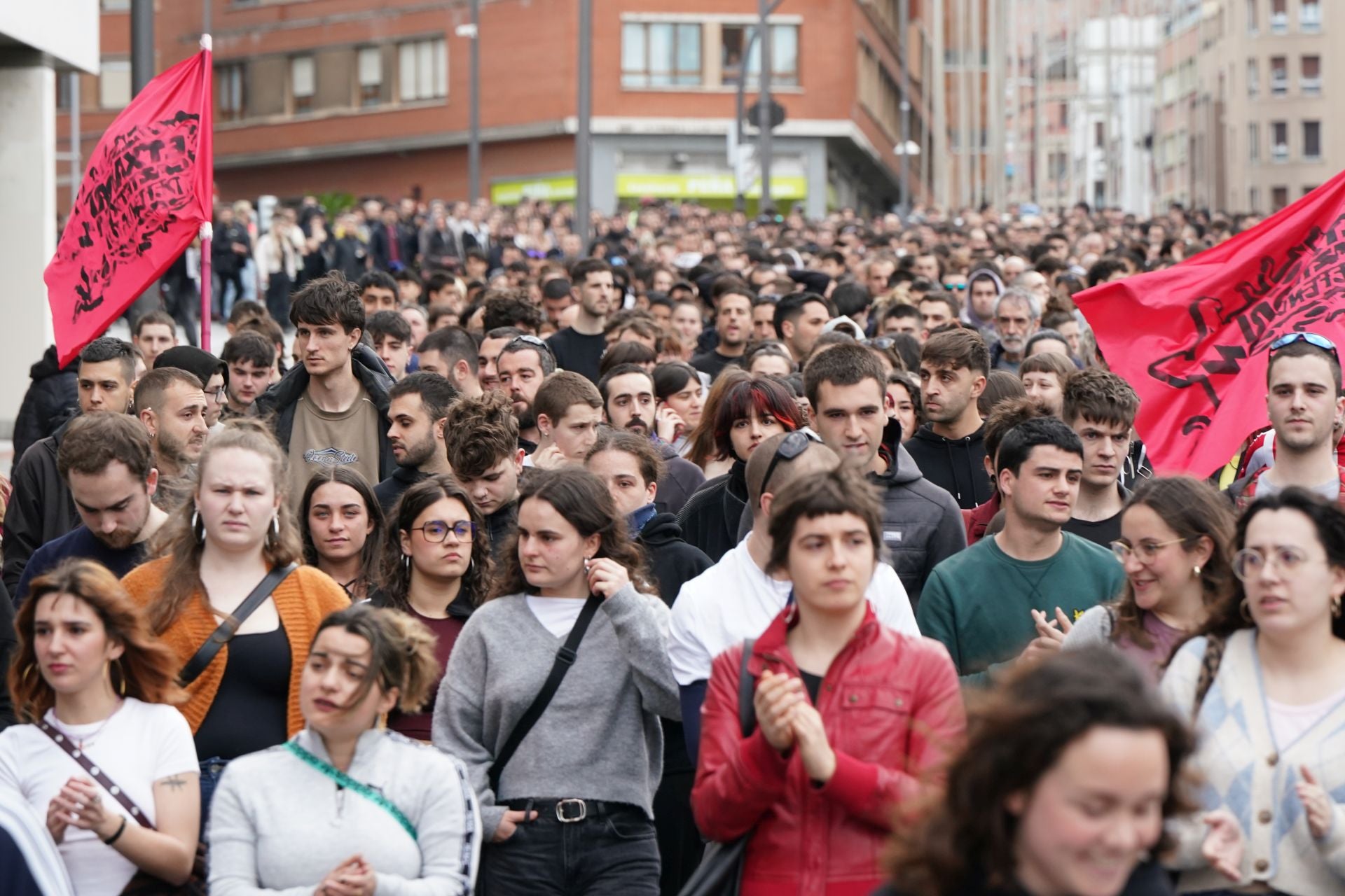 La manifestación contra el desalojo del gaztetxe de Rekalde, en imágenes