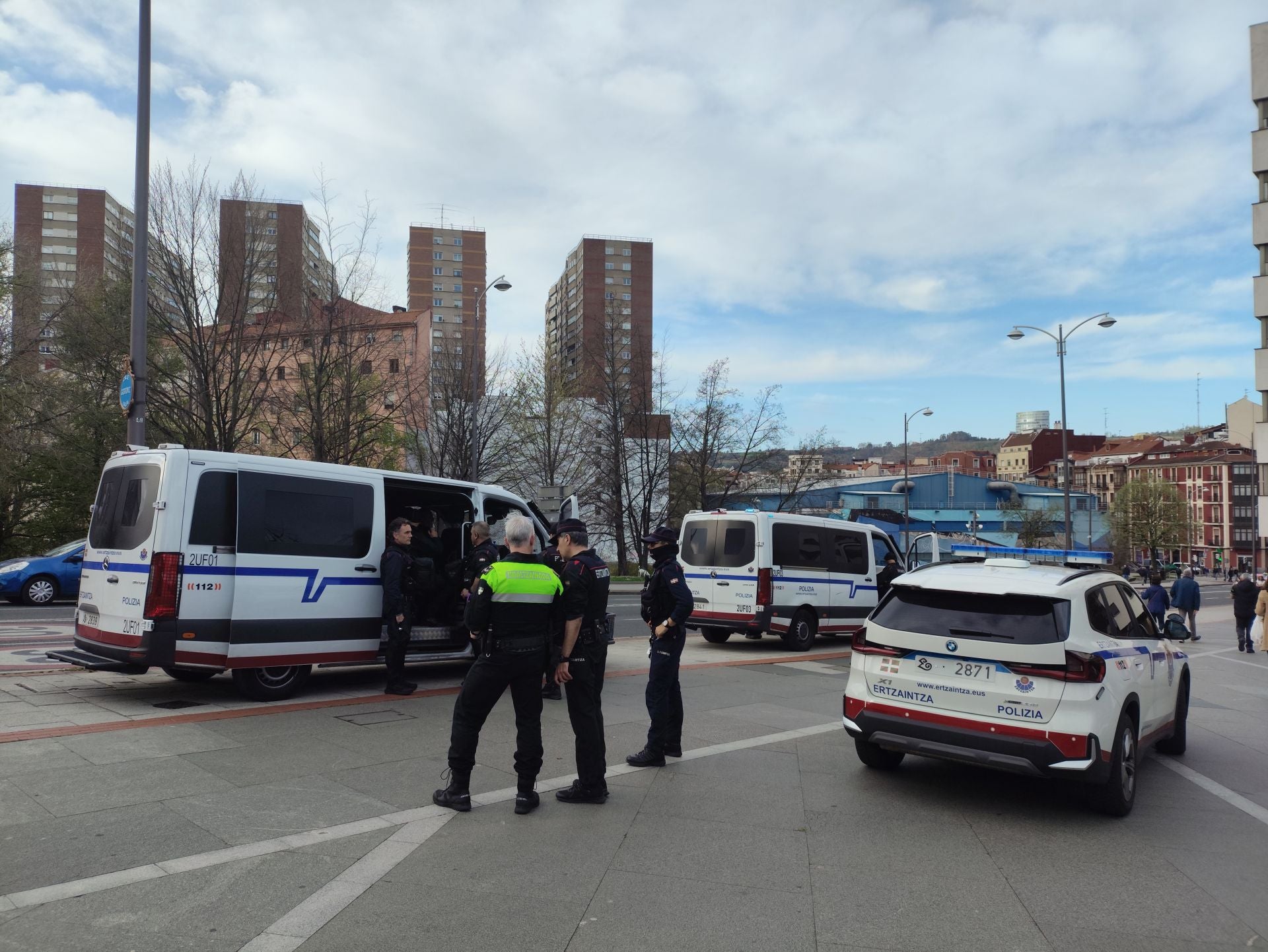 La manifestación contra el desalojo del gaztetxe de Rekalde, en imágenes