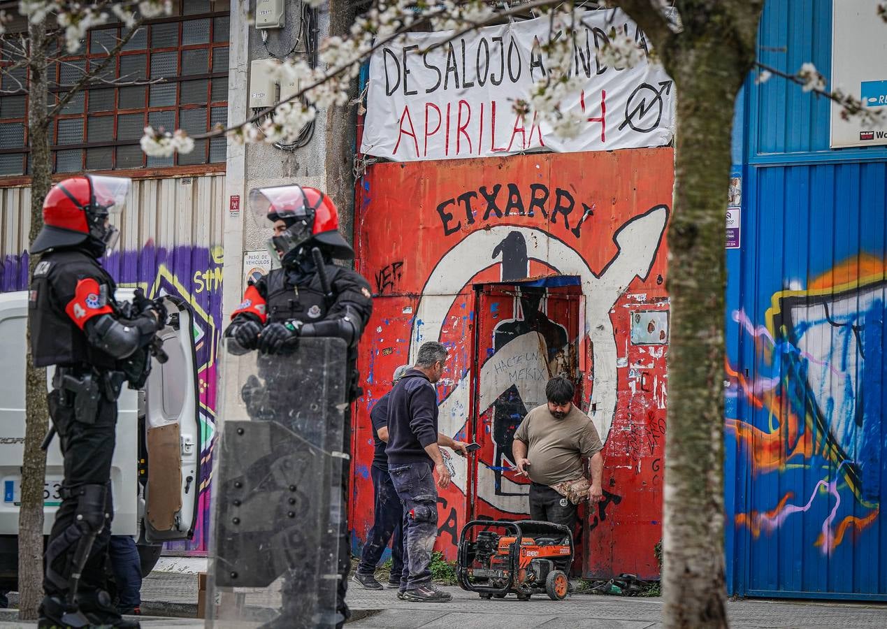 Las imágenes del desalojo del gaztetxe de Rekalde