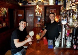 El diminuto pub en Bilbao de Unai y Paul con licor propio y el cóctel 69... más innovador.