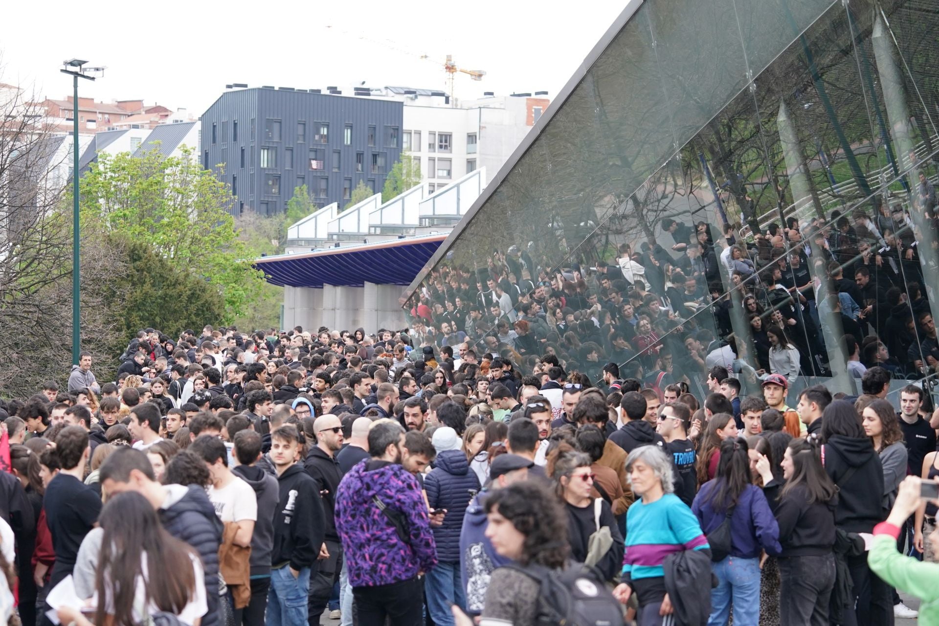 La manifestación contra el desalojo del gaztetxe de Rekalde, en imágenes