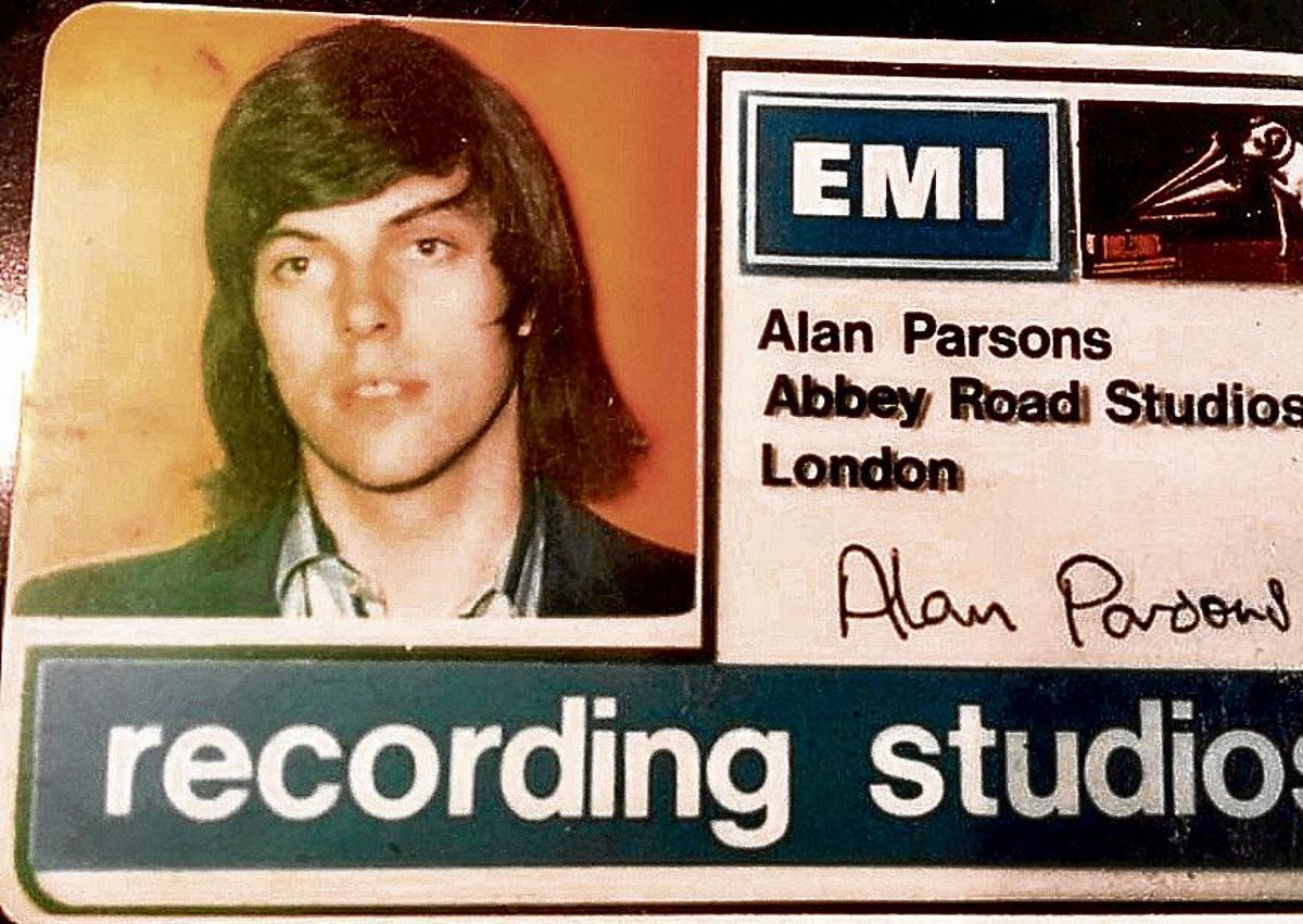 Imagen secundaria 1 - Junto a su compañero de grupo Eric Woolfson, en su carné de los míticos estudios Abbey Road y grabando 'The Dark Side of the Moon' con Pink Floyd.