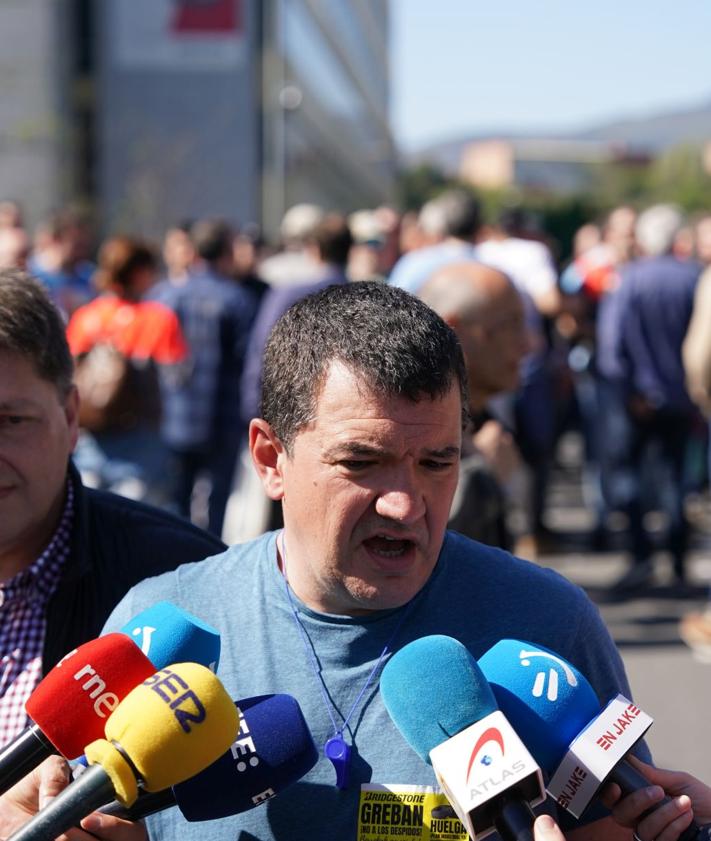 Imagen secundaria 2 - Movilizaciones en Bridgestone Basauri: los trabajadores paran la producción entre llamadas a la «unidad»