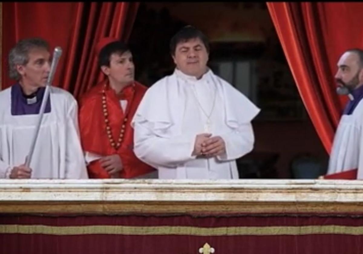 Antxon I, el divertido Papa vasco: «Ni un solo cardenal juega al mus, esto es el infierno»