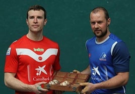 Artola y Elordi, con el material escogido en el Labrit.