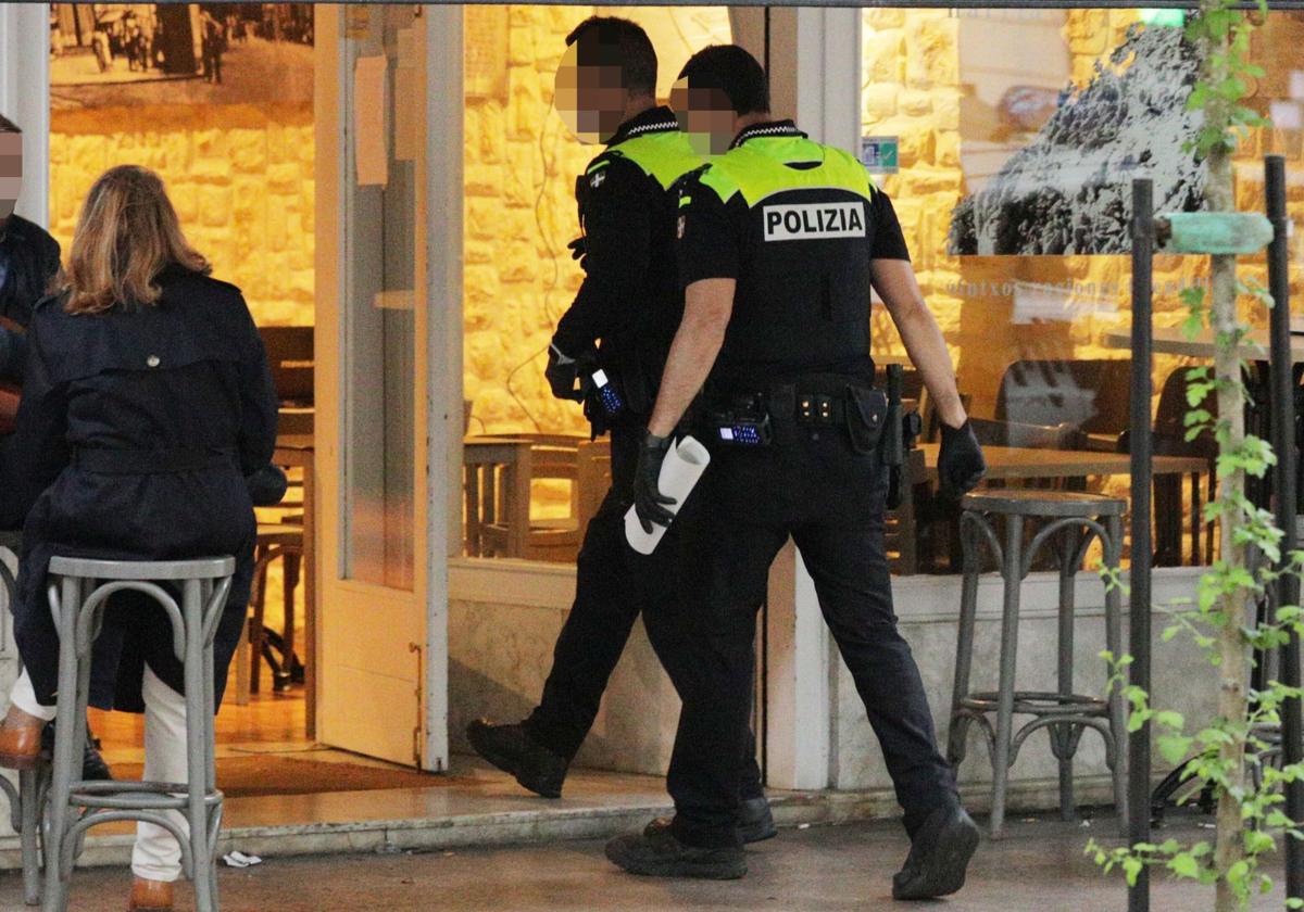 La mitad de los locales de ocio controlados en Vitoria incumple la normativa de porteros