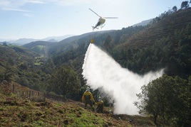 El Gobierno vasco y las diputaciones comparten desde el pasado verano un helicóptero de extinción que por ahora en Bizkaia solo ha realizado simulacros.