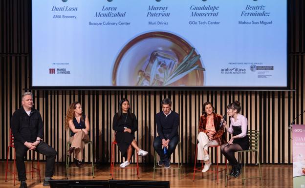 Mesa redonda con la participación de Dani Lasa, Lorea Mendizabal, Murray Paterson, Gualalupe Monserrat y Beatriz Fernández.