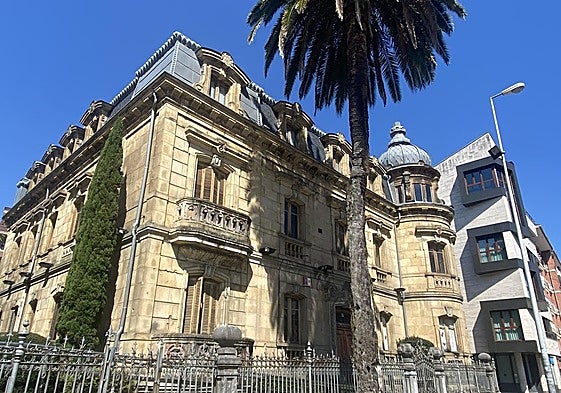 Los edificios en los que se ubicaría el futuro establecimiento de la villa podrían integrarse en la red de Paradores mediante un proceso de rehabilitación y adecuación funcional