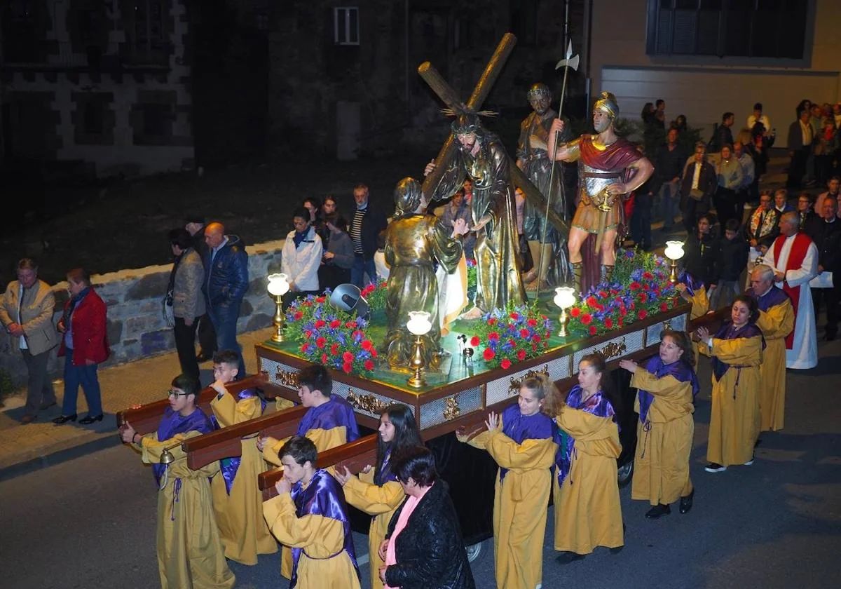 El paso de la Virgen de la Dolorosa será uno de los actos más emotivos el próximo viernes.